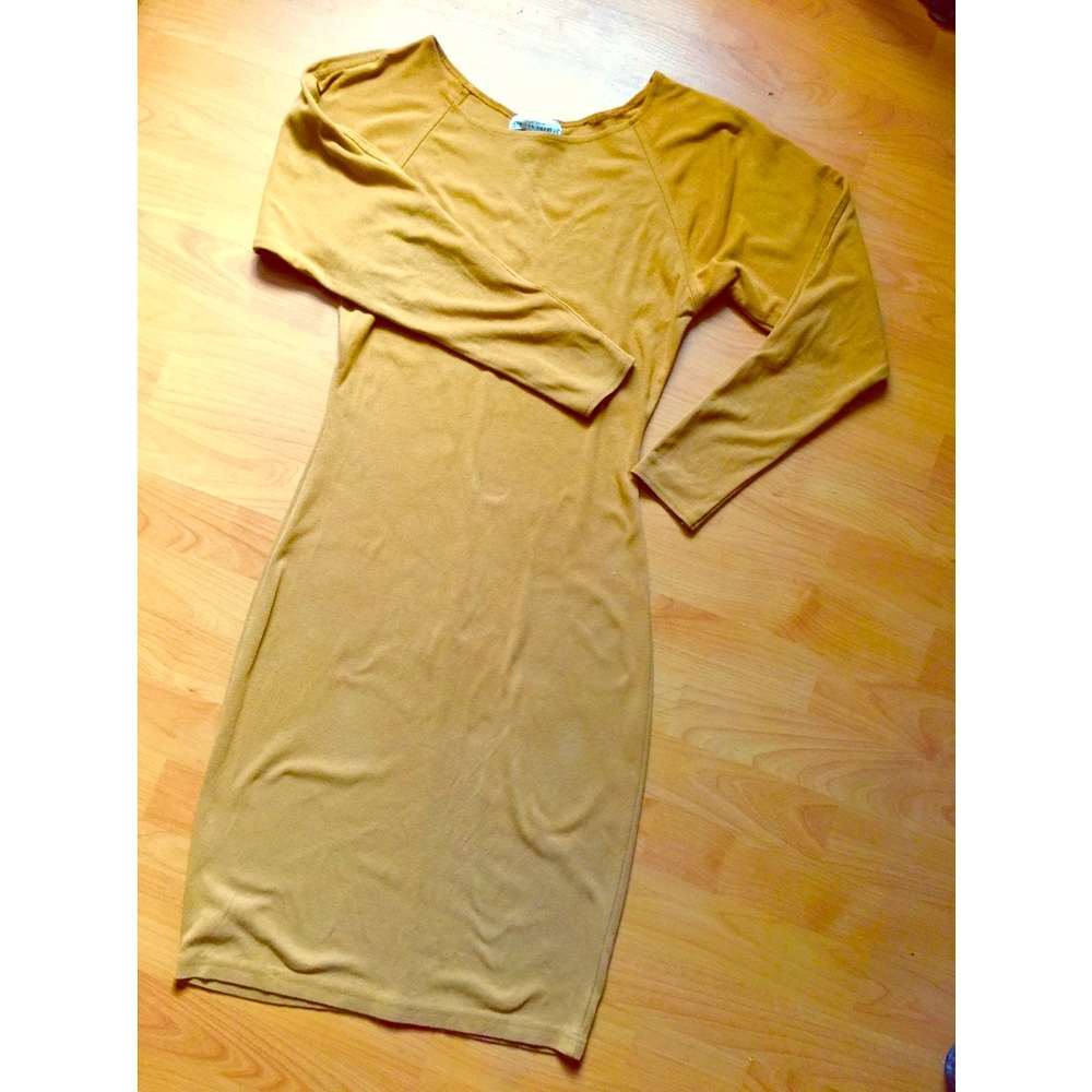 Long-sleeved yellow bodycon dress